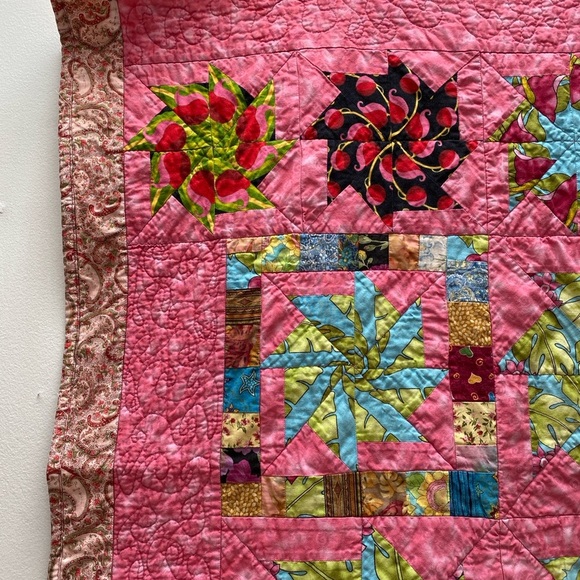 VINTAGE - Handmade Pink Quilt - Picture 3 of 4